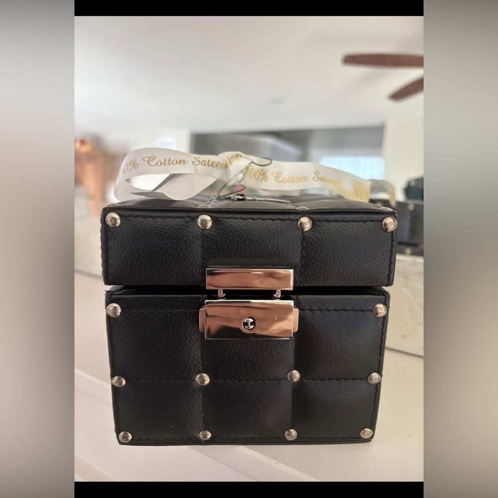 Soft high quality leather jewelry box